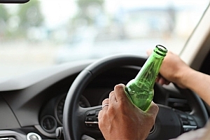 自作聪明!男子遇查酒驾喝漱口水吹出370mg 酒驾险变醉驾