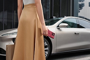 梦回Nexus时代!沈义人上手蔚来NIO Phone 2:用起来非常清爽又独特