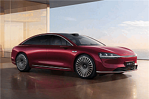 华为享界S9智能电子外后视镜实测:不怕黑、不怕炫光 比物理镜好用