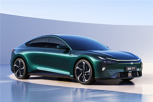 极越CEO:现在造车怎么都开始比抄袭和水军造谣了