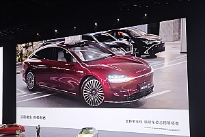 懒人福音!华为享界S9首发远程挪车:开走还能停回去