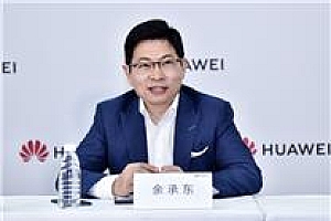 男子开问界M7突遇五连撞:最终一家人绝处逢生 感谢华为买值了