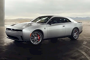 放弃大V8转型电动化!道奇战马纯电版曝光:海外售价42.7万起