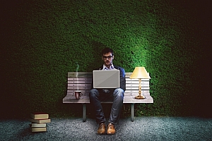 ChatGPT发布至今:中国已有近8万家AI公司消失!