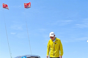 雷军、卢伟冰现身库木塔格沙漠:45度烈日下体验全地形车冲浪