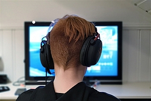 微软Windows 11 AI+ PC游戏表现不佳:1300款游戏仅半数可流畅运行!